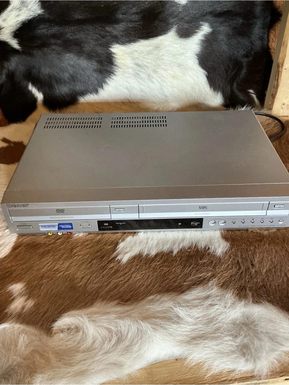 Sony SLV-D570H Combo DVD VHS VCR Player / Recorder 4 Head Hi-Fi description